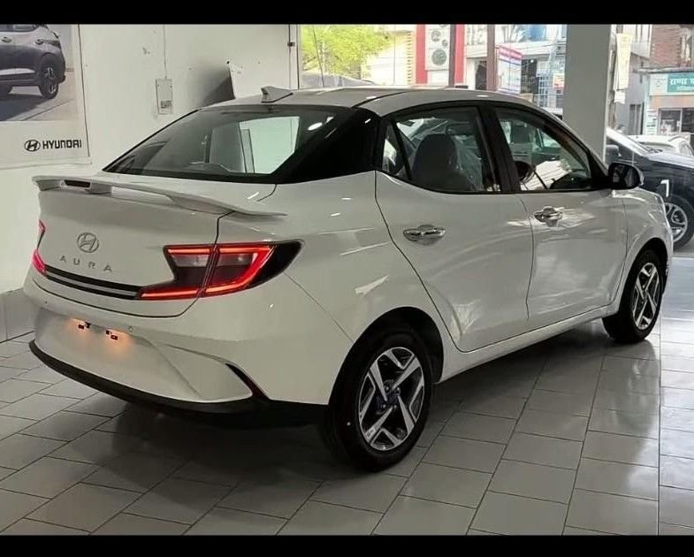 Hyundai Aura खरेदी करावी का